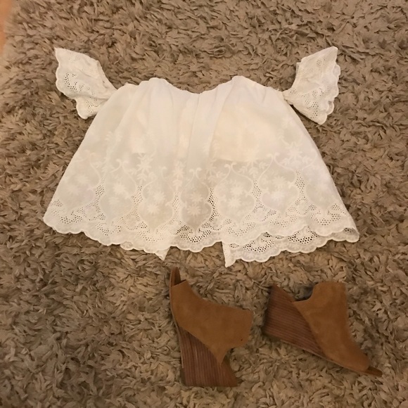 White Islet Off the Shoulder Crop Top - Picture 2 of 5